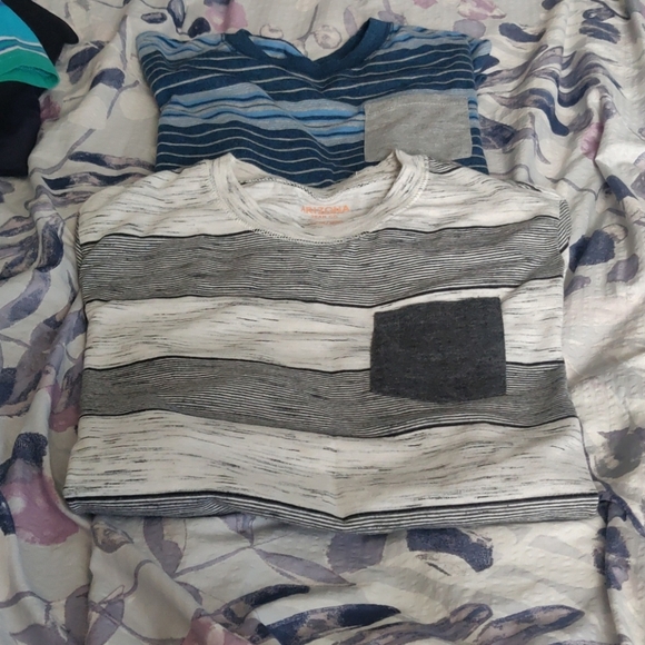 - Bundle of 4 Boys shirt - Picture 4 of 7